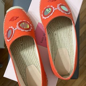 Kate Spade New York, round toe slips toe.